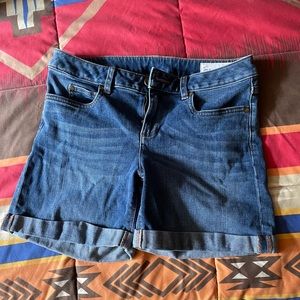 Vince Camuto Jean shorts summer beach 27/4  5” inseam, stretchy cotton blend.